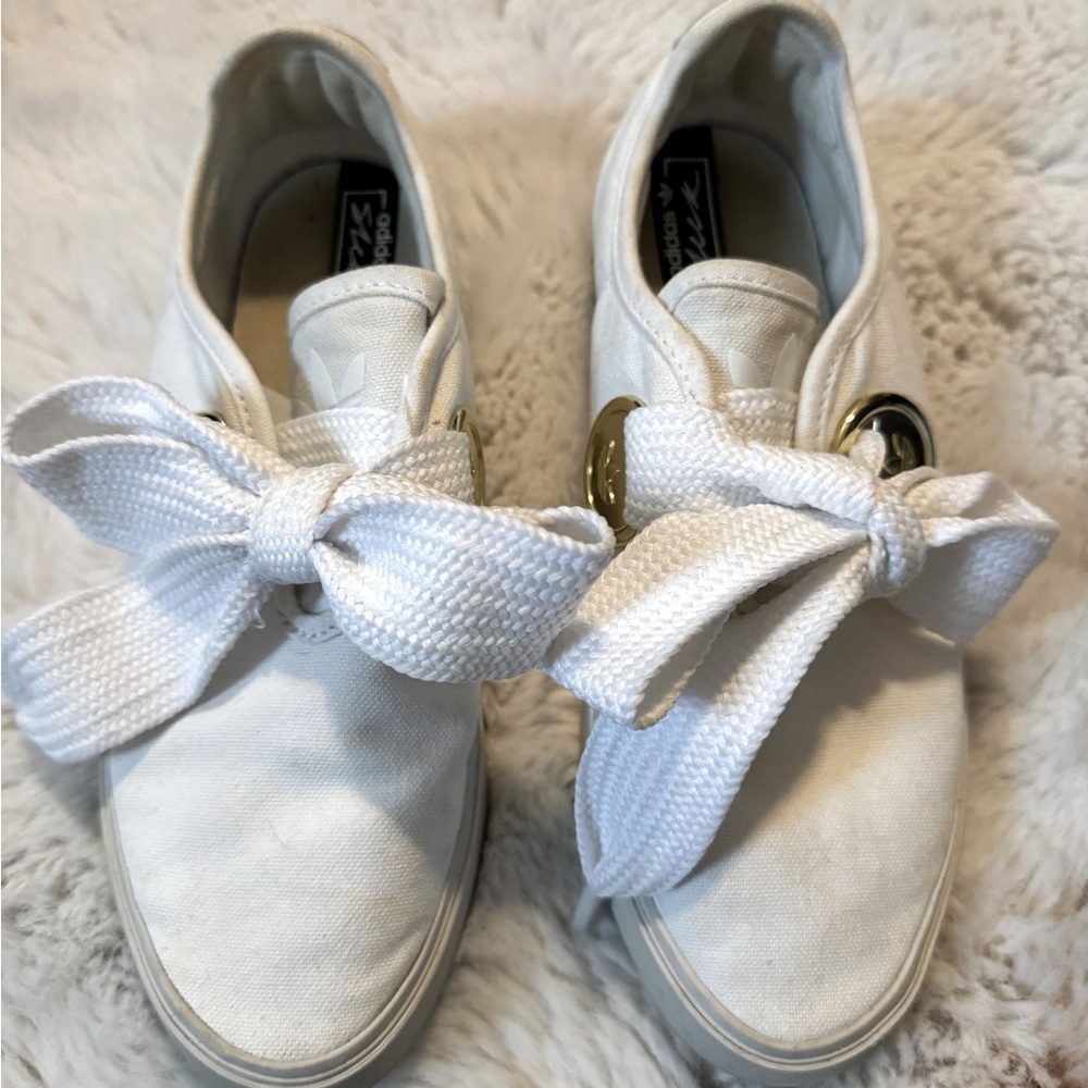 adidas sleek shoes with bow size 5.5